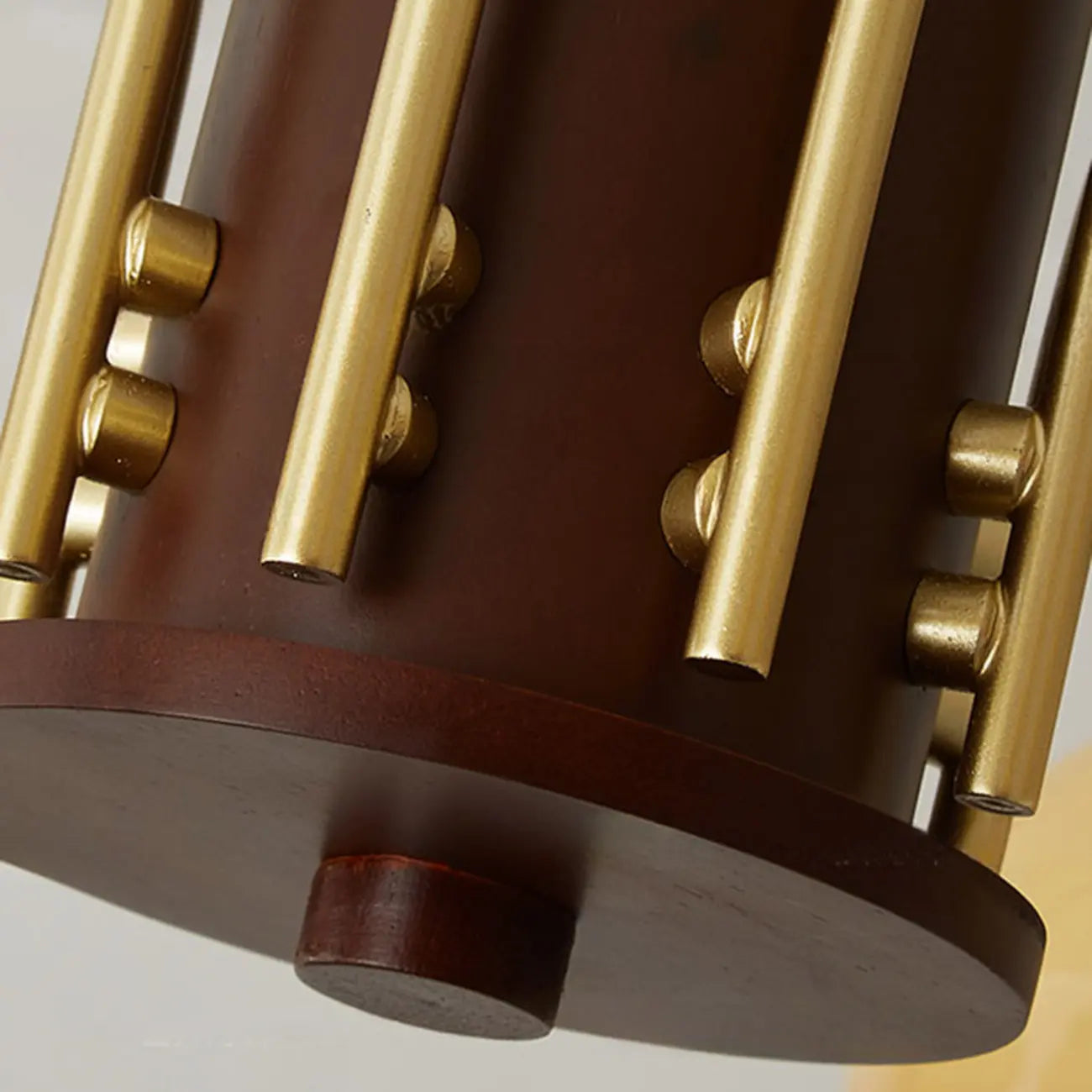 Lustre classique en métal doré et verre ambré