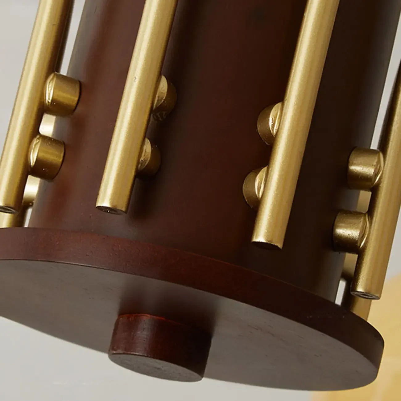 Lustre classique en métal doré et verre ambré