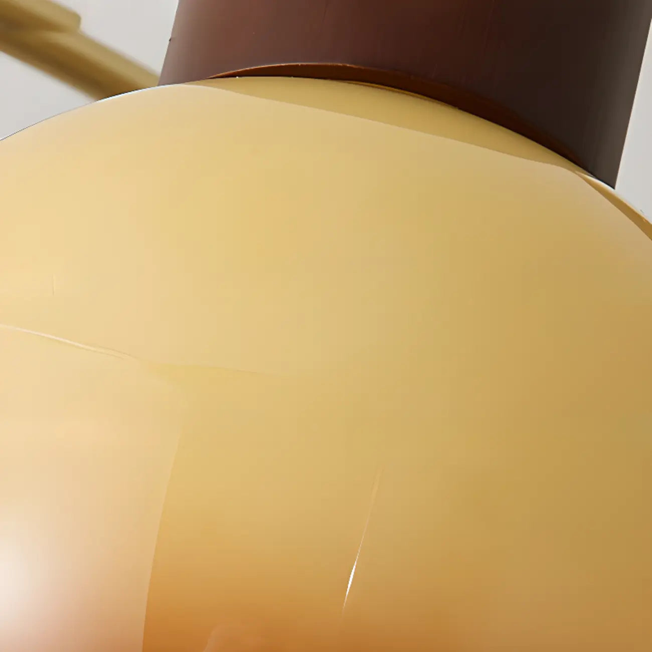 Lustre classique en métal doré et verre ambré