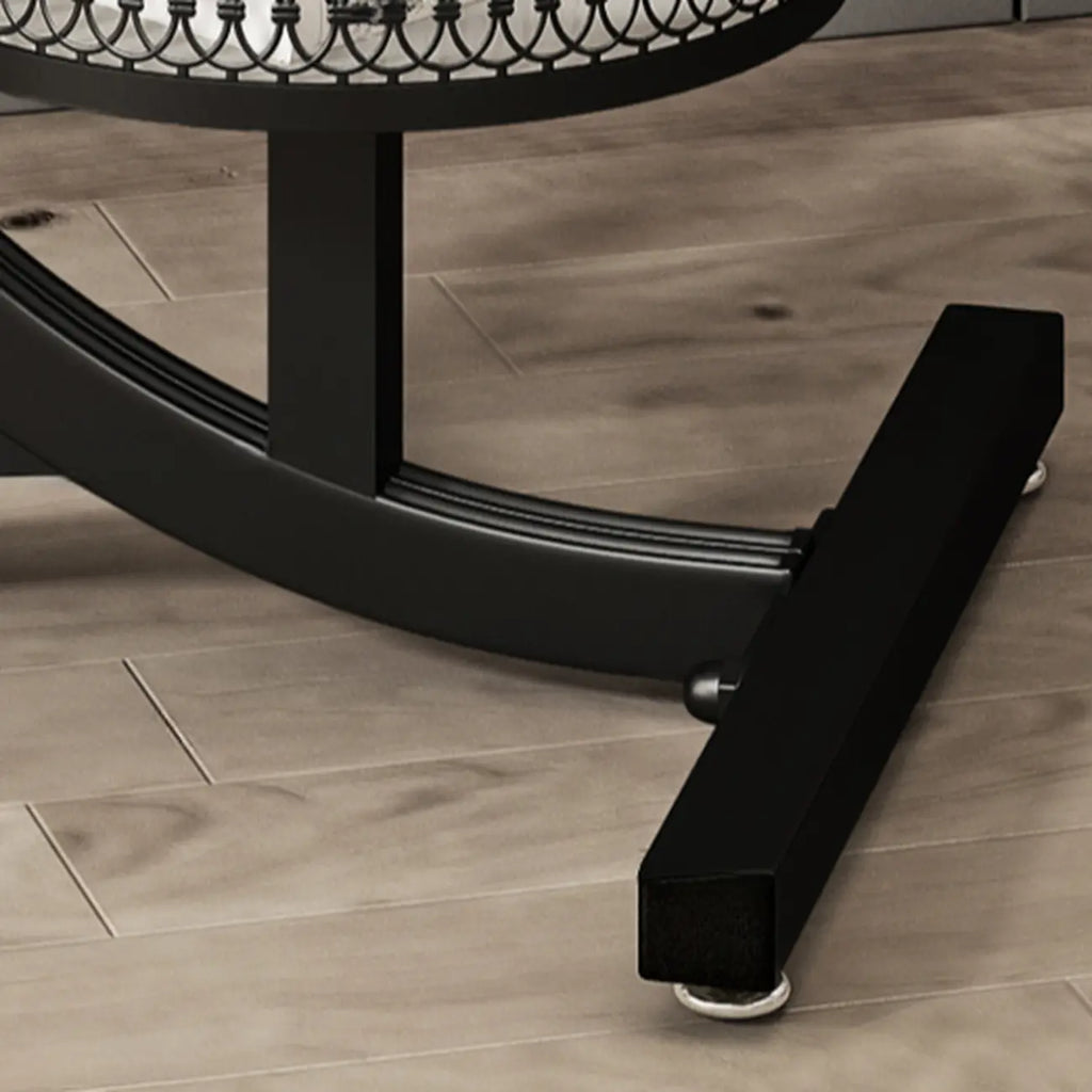 Table d'appoint en forme de C avec plateau en pierre et piètement en métal.