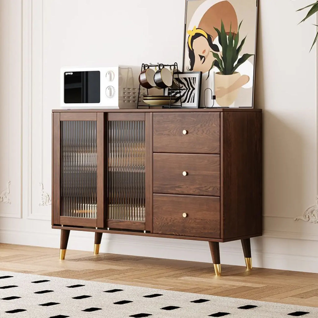 Buffet à trois tiroirs en bois brun avec portes coulissantes en verre