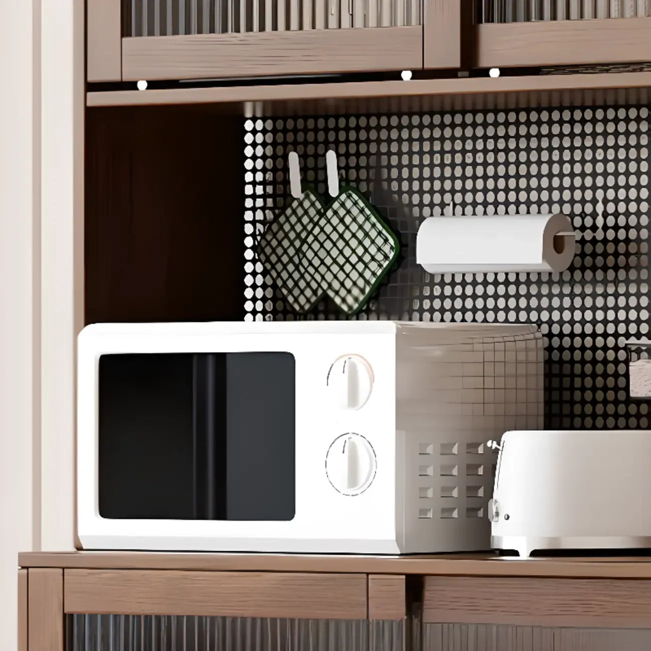 Buffet à trois tiroirs en bois brun avec portes coulissantes en verre