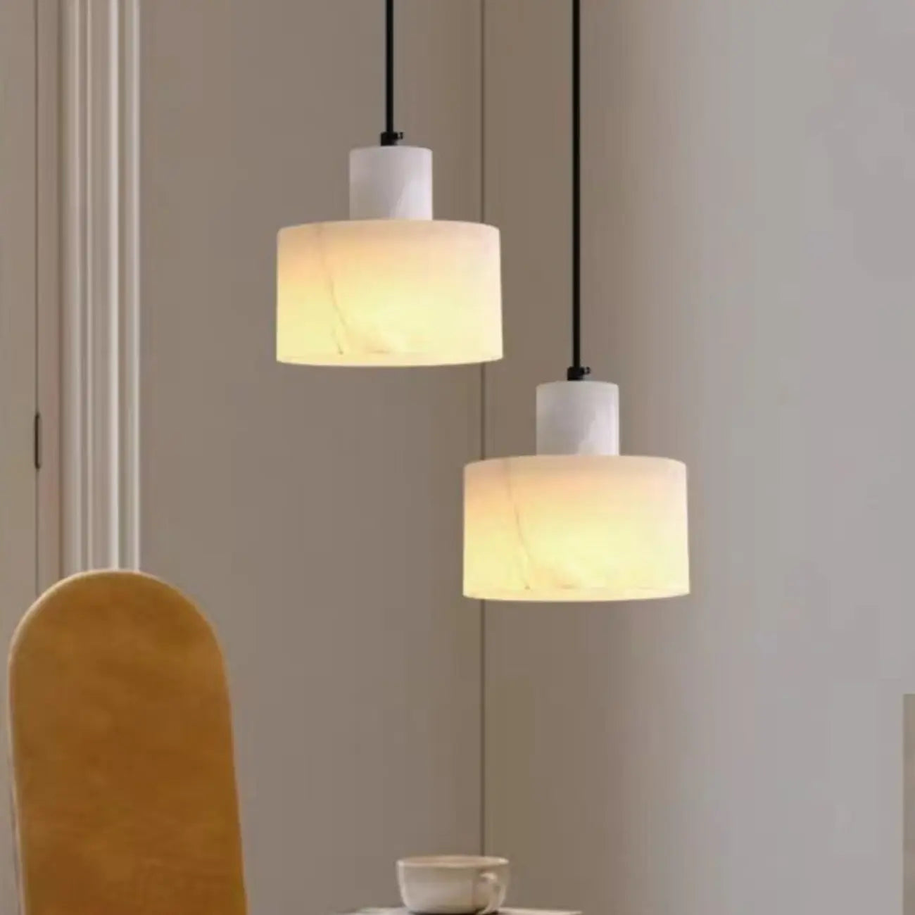 Suspension cylindrique en pierre noire