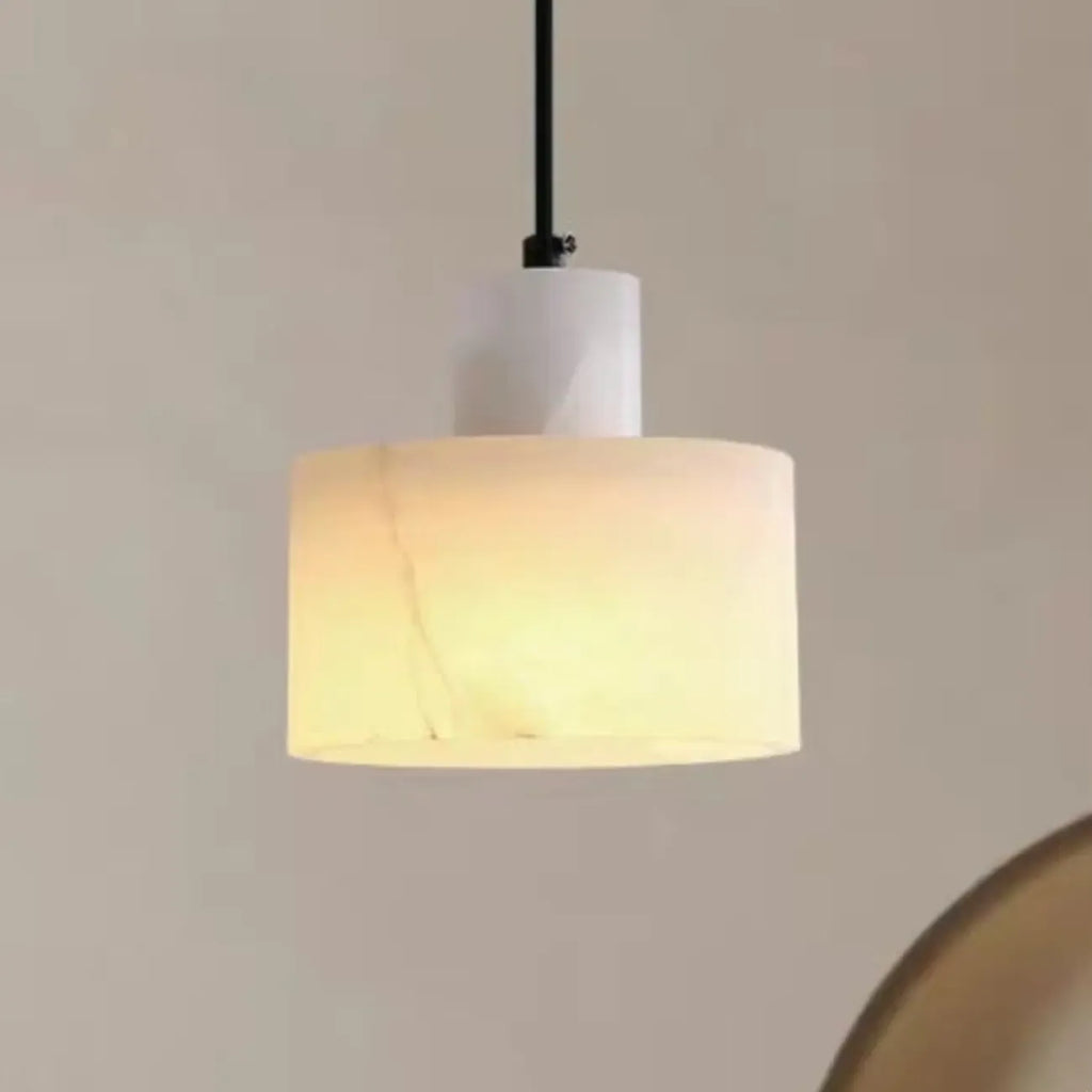 Suspension cylindrique en pierre noire