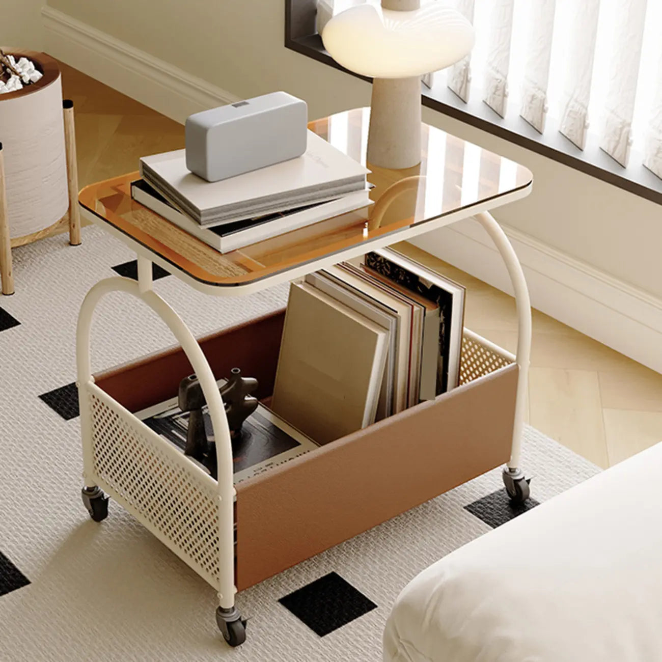 Table d'appoint de rangement avec plateau en verre brun et roulettes