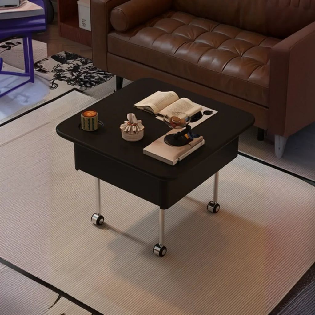 Table basse carrée en bois et métal avec plateau relevable et roulettes