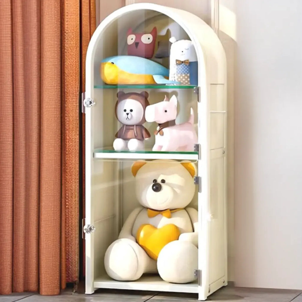 Vitrine d'angle étroite réglable en métal blanc et verre, avec porte-objets en métal et verre.