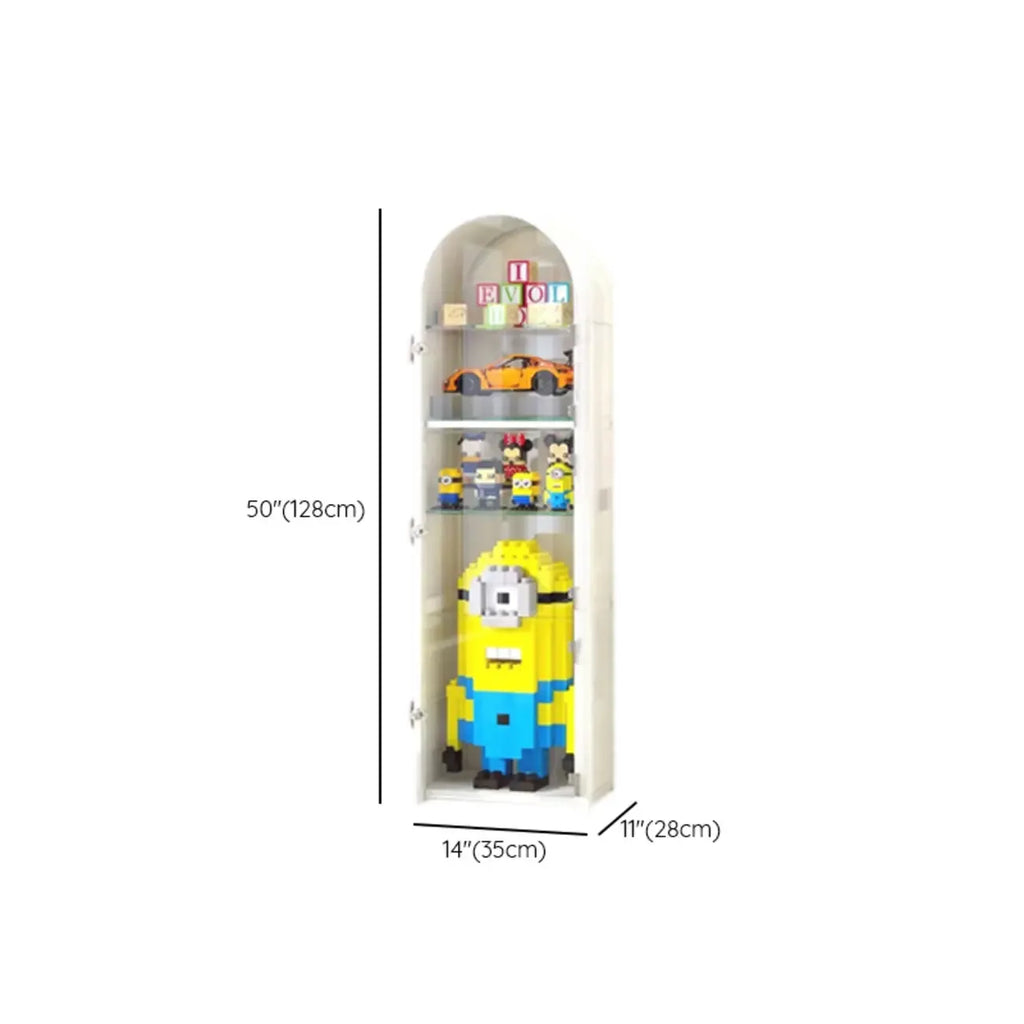 Vitrine d'angle étroite réglable en métal blanc et verre, avec porte-objets en métal et verre.