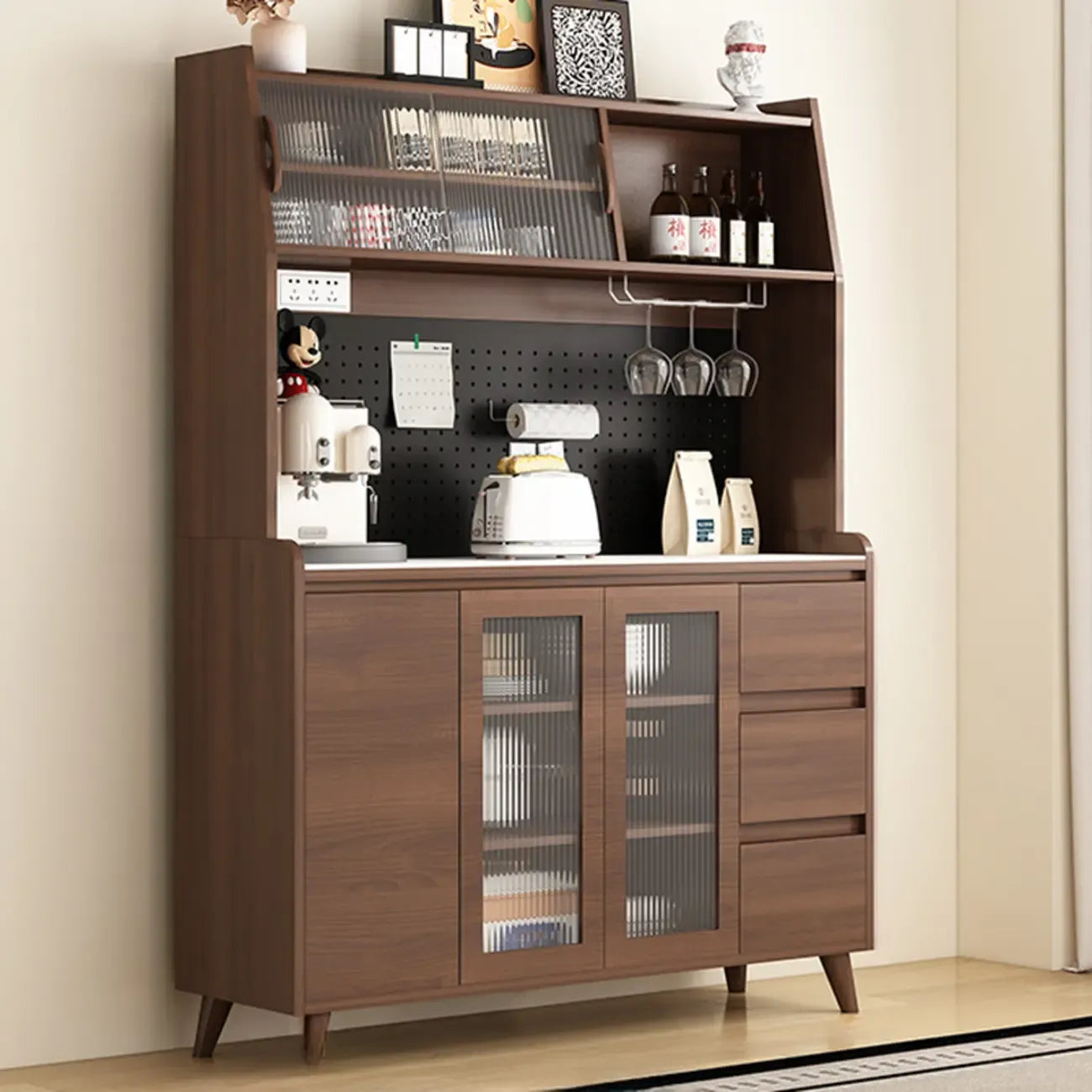 Buffet de cuisine en bois brun avec tiroir