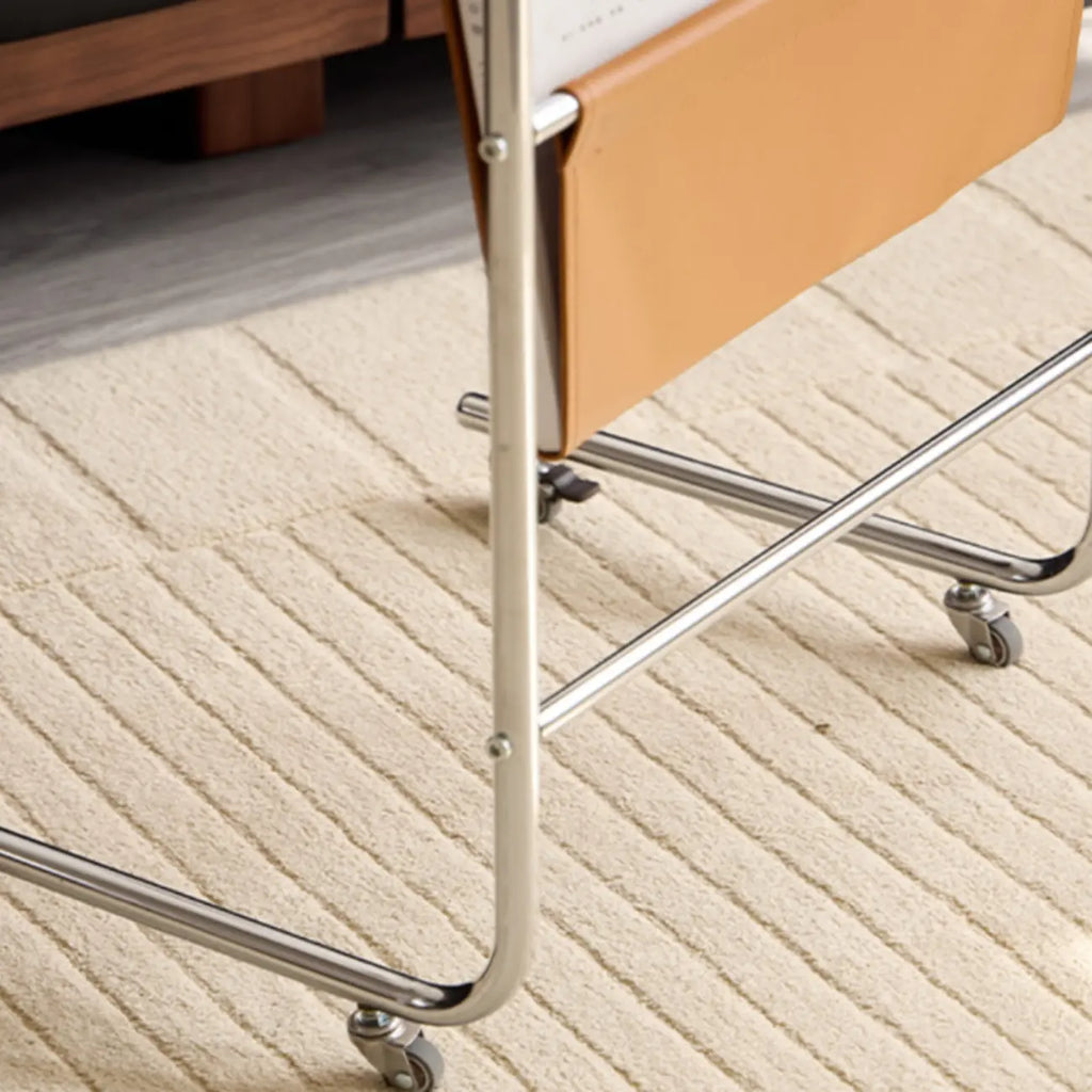 Table d'appoint minimaliste à roulettes en métal avec plateau en bois et structure en forme de C