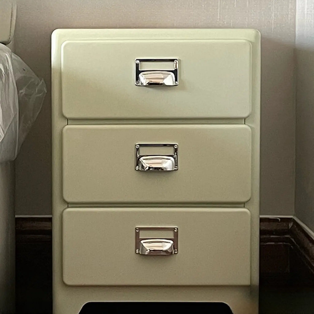 Table de chevet scandinave en bois à 3 tiroirs avec pieds