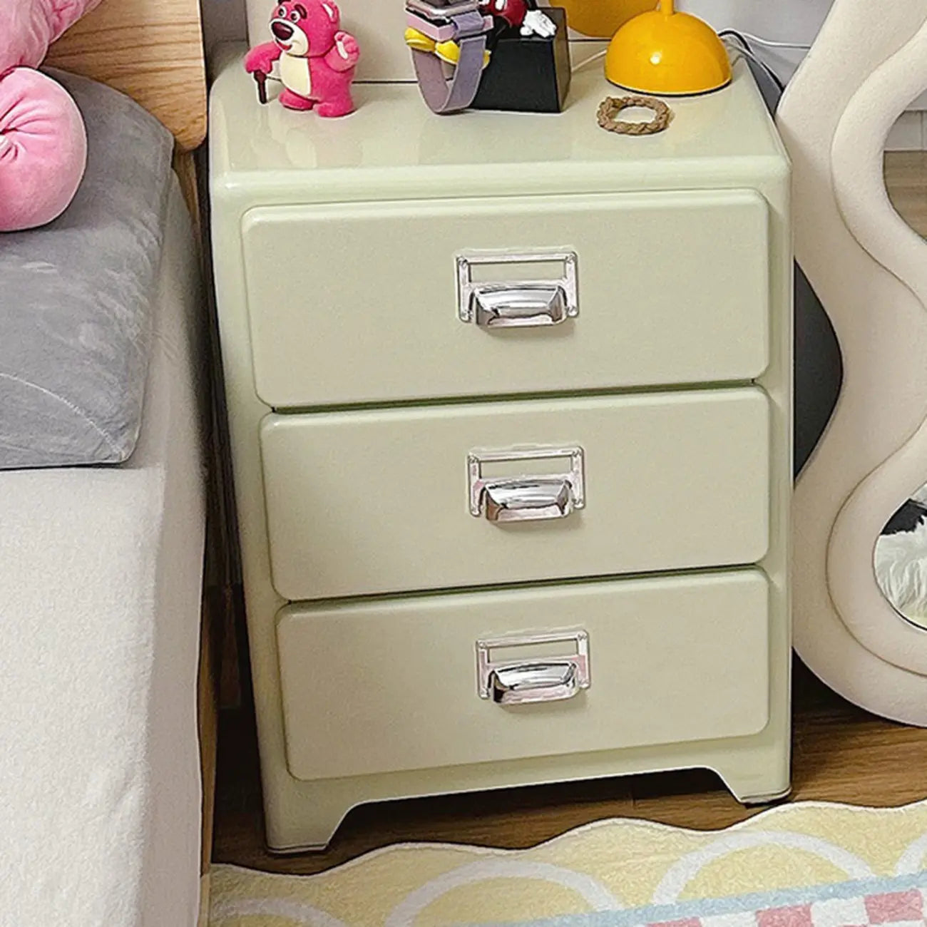 Table de chevet scandinave en bois à 3 tiroirs avec pieds