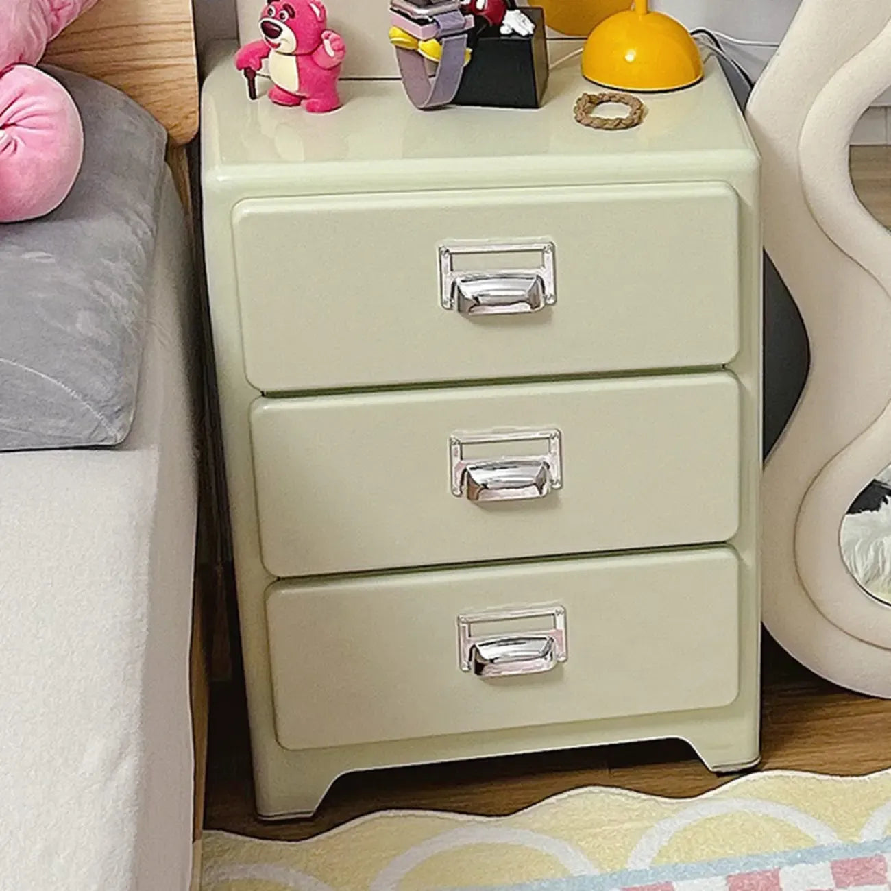 Table de chevet scandinave en bois à 3 tiroirs avec pieds