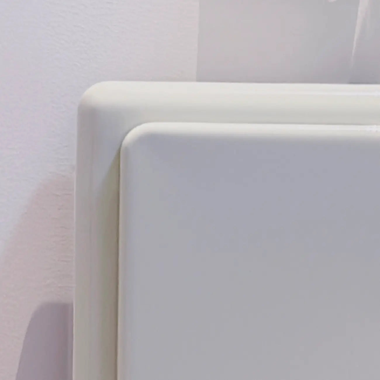 Table de chevet scandinave en bois à 3 tiroirs avec pieds