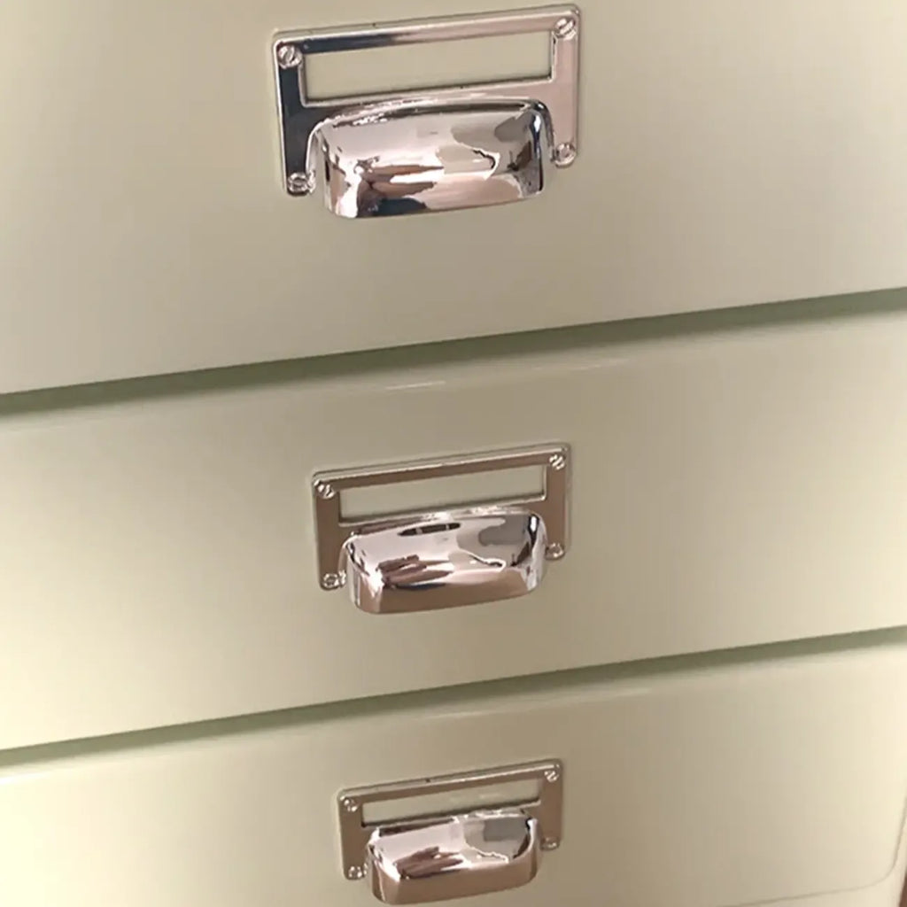 Table de chevet scandinave en bois à 3 tiroirs avec pieds