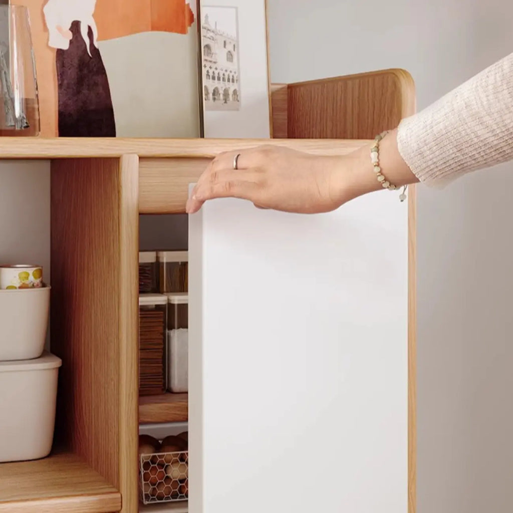 Buffet étroit et moderne en bois pour un rangement élégant