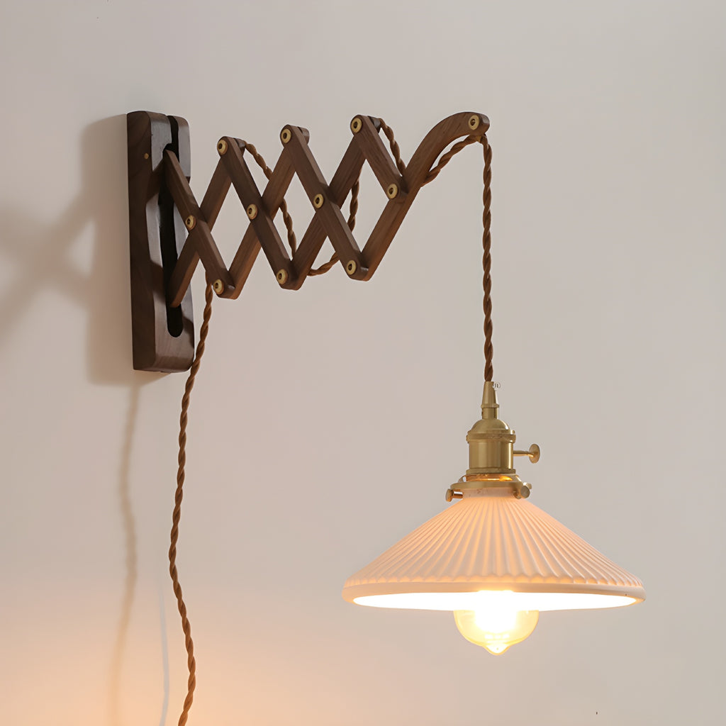 Applique murale vintage en bois brun à bras articulé rétractable