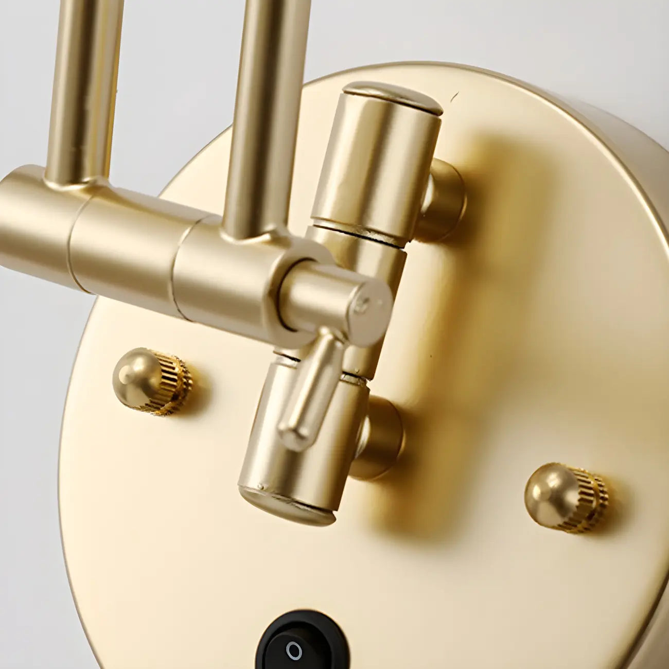 Applique murale élégante et profilée en métal à bras articulé