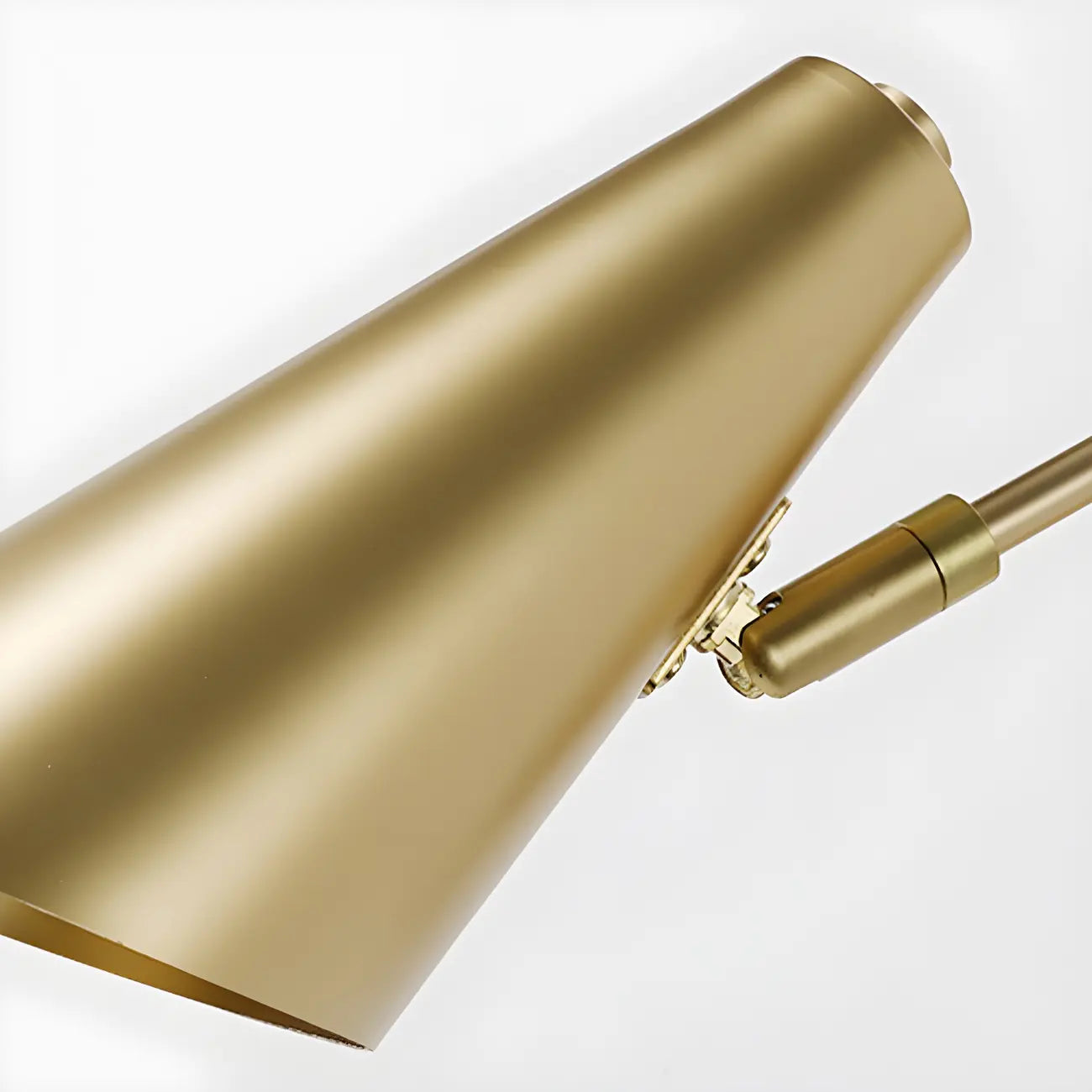 Applique murale élégante et profilée en métal à bras articulé