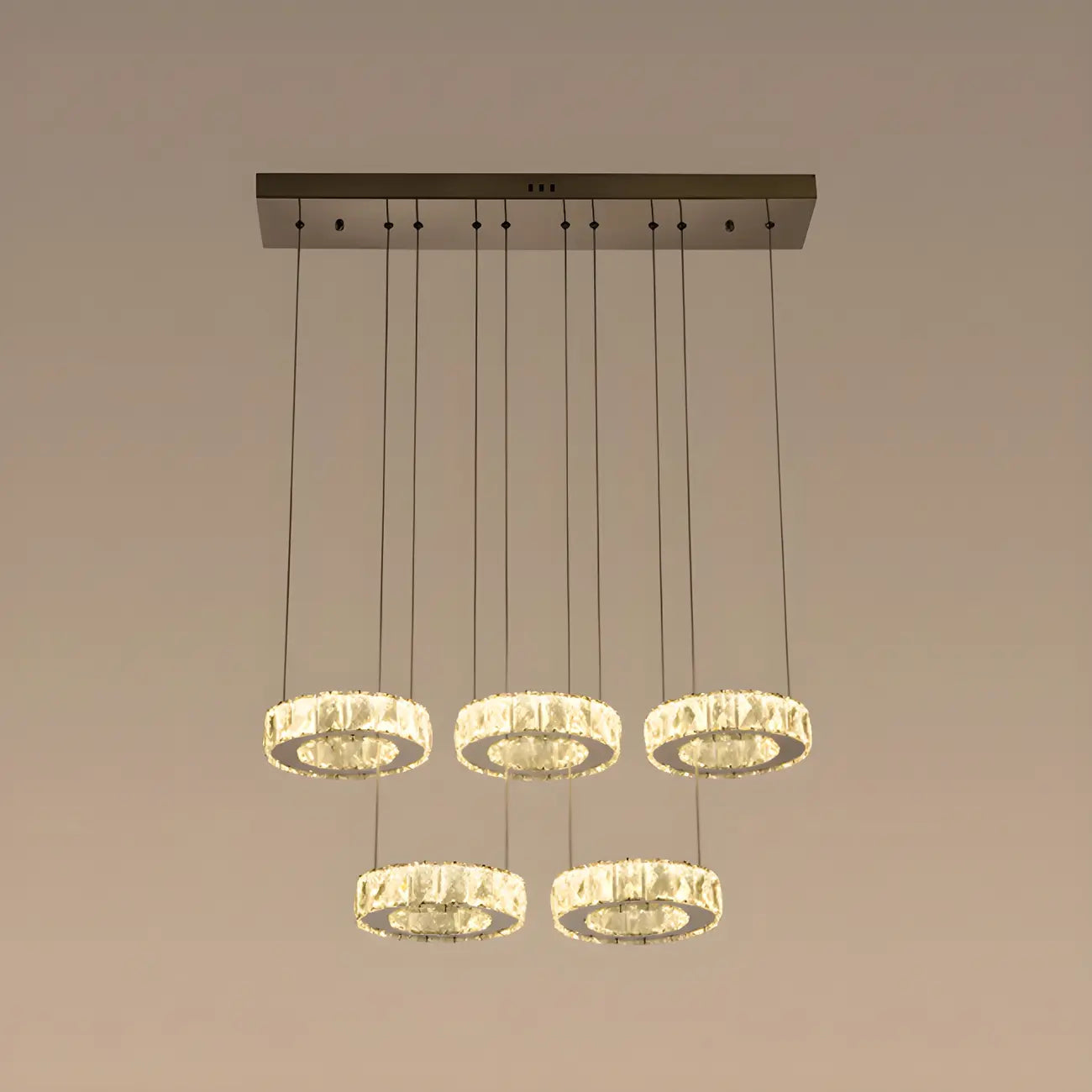 Suspension élégante en cristal avec LED et télécommande pour cuisine.