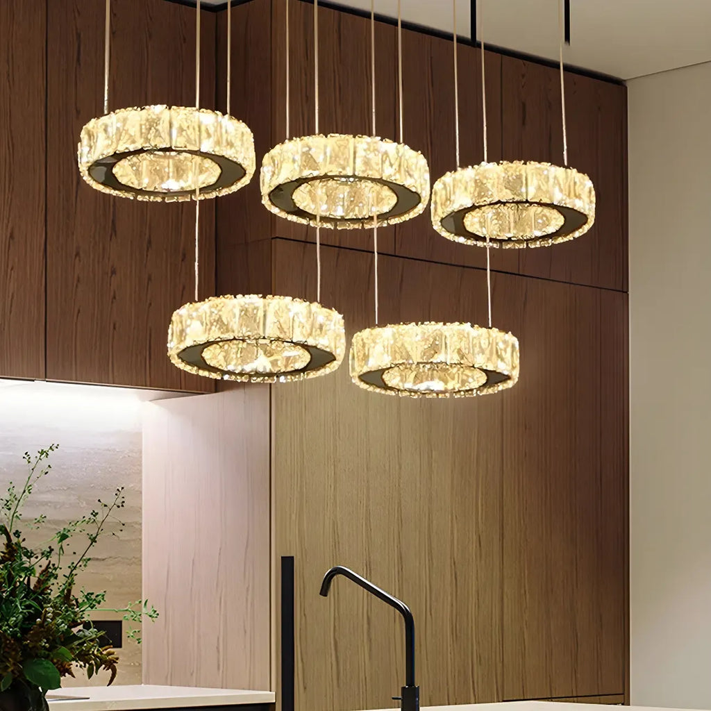 Suspension élégante en cristal avec LED et télécommande pour cuisine.