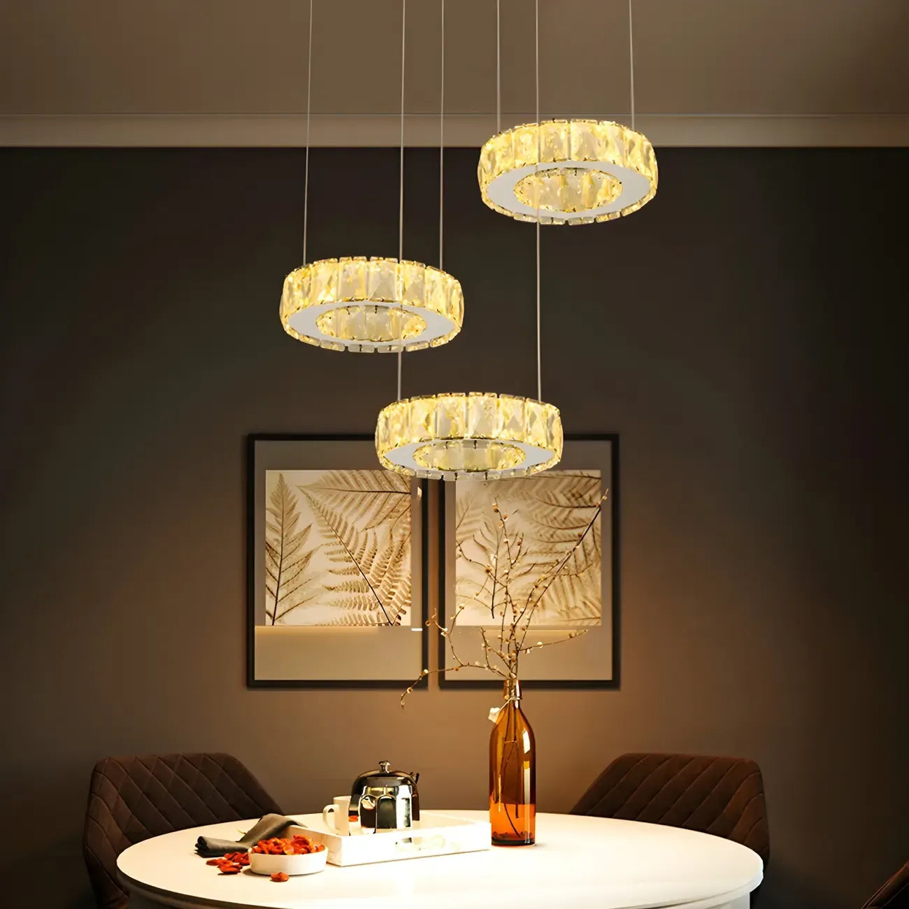 Suspension élégante en cristal avec LED et télécommande pour cuisine.