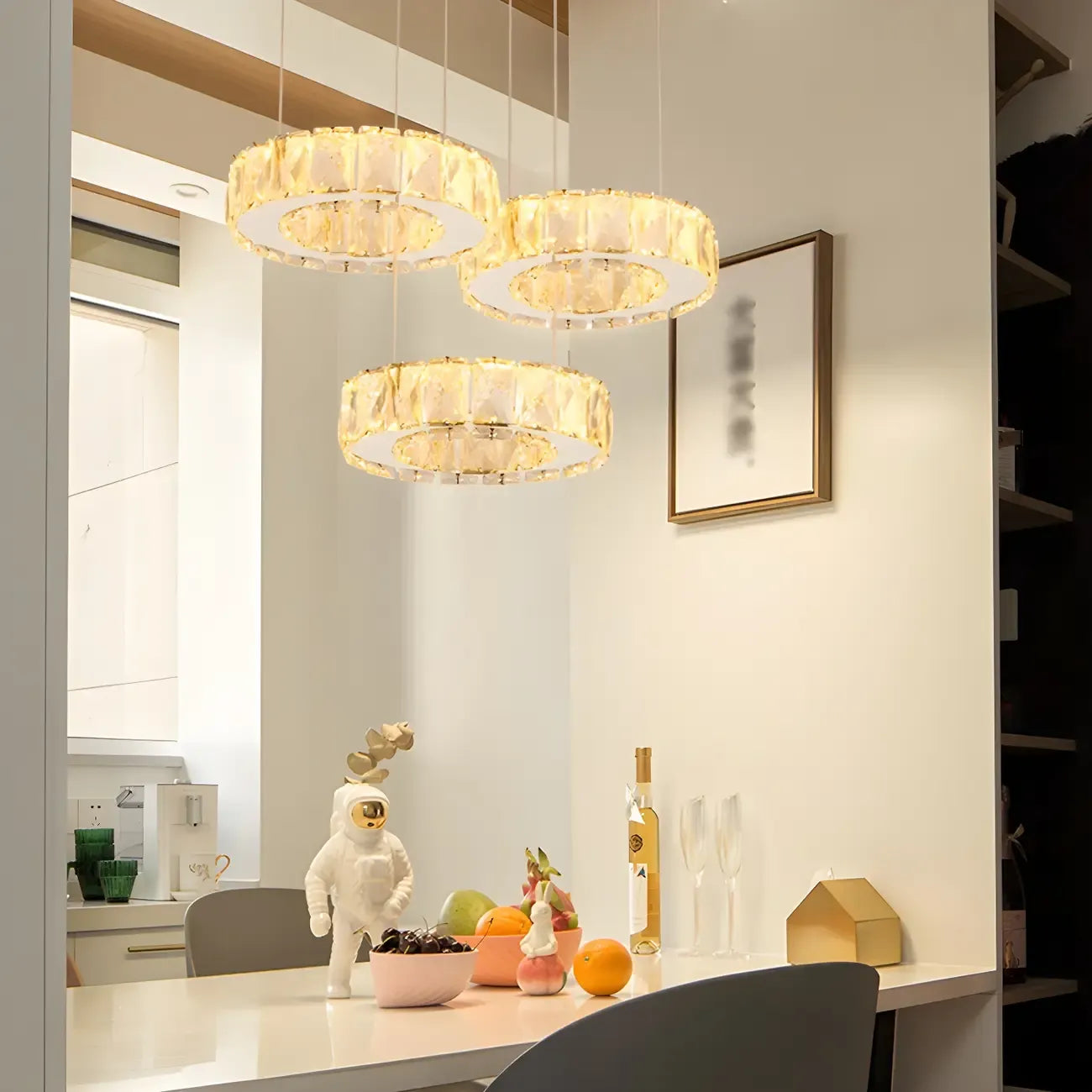 Suspension élégante en cristal avec LED et télécommande pour cuisine.