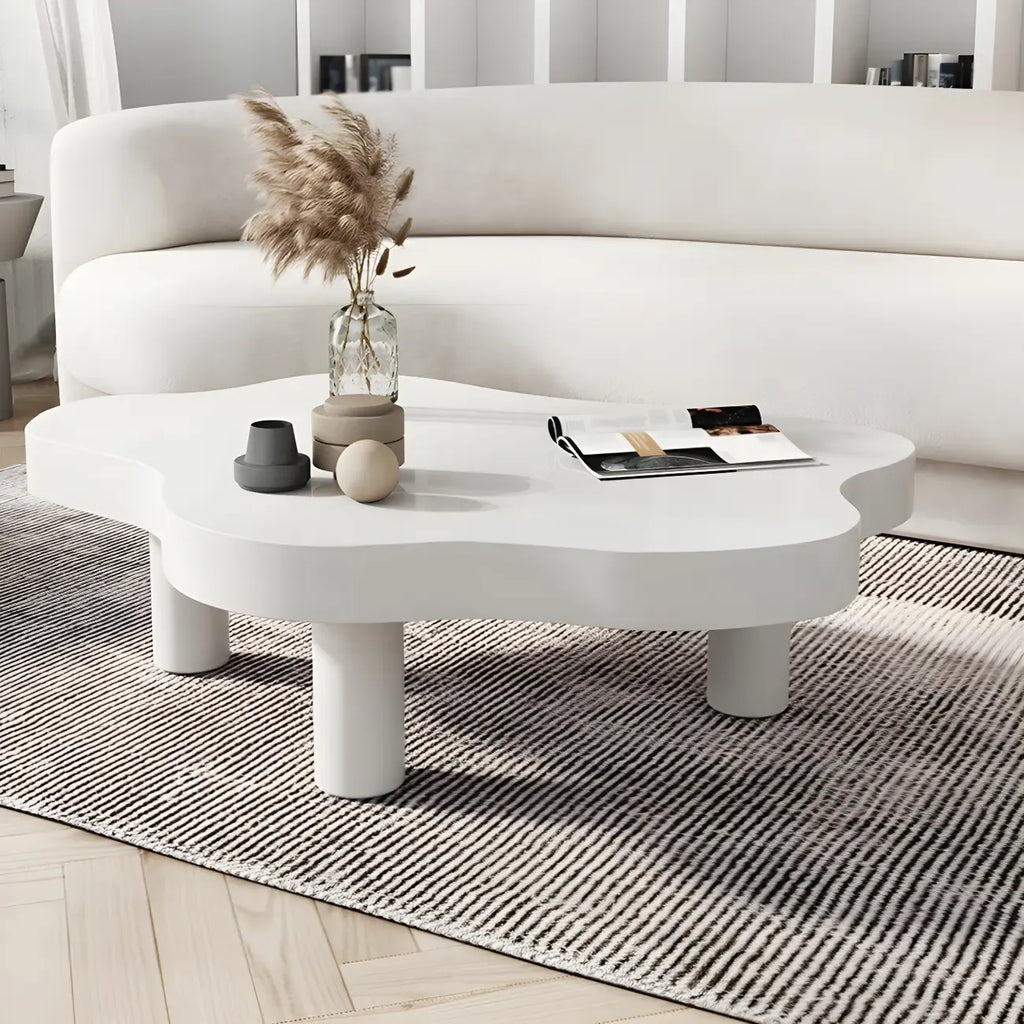 Table basse en pin naturel en forme de nuage avec 3 pieds