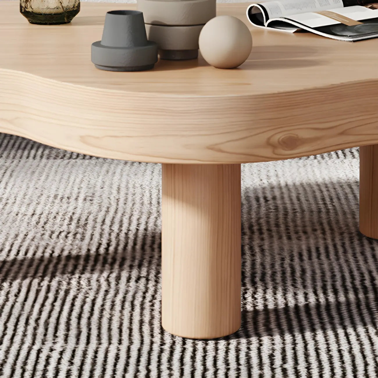 Table basse en pin naturel en forme de nuage avec 3 pieds