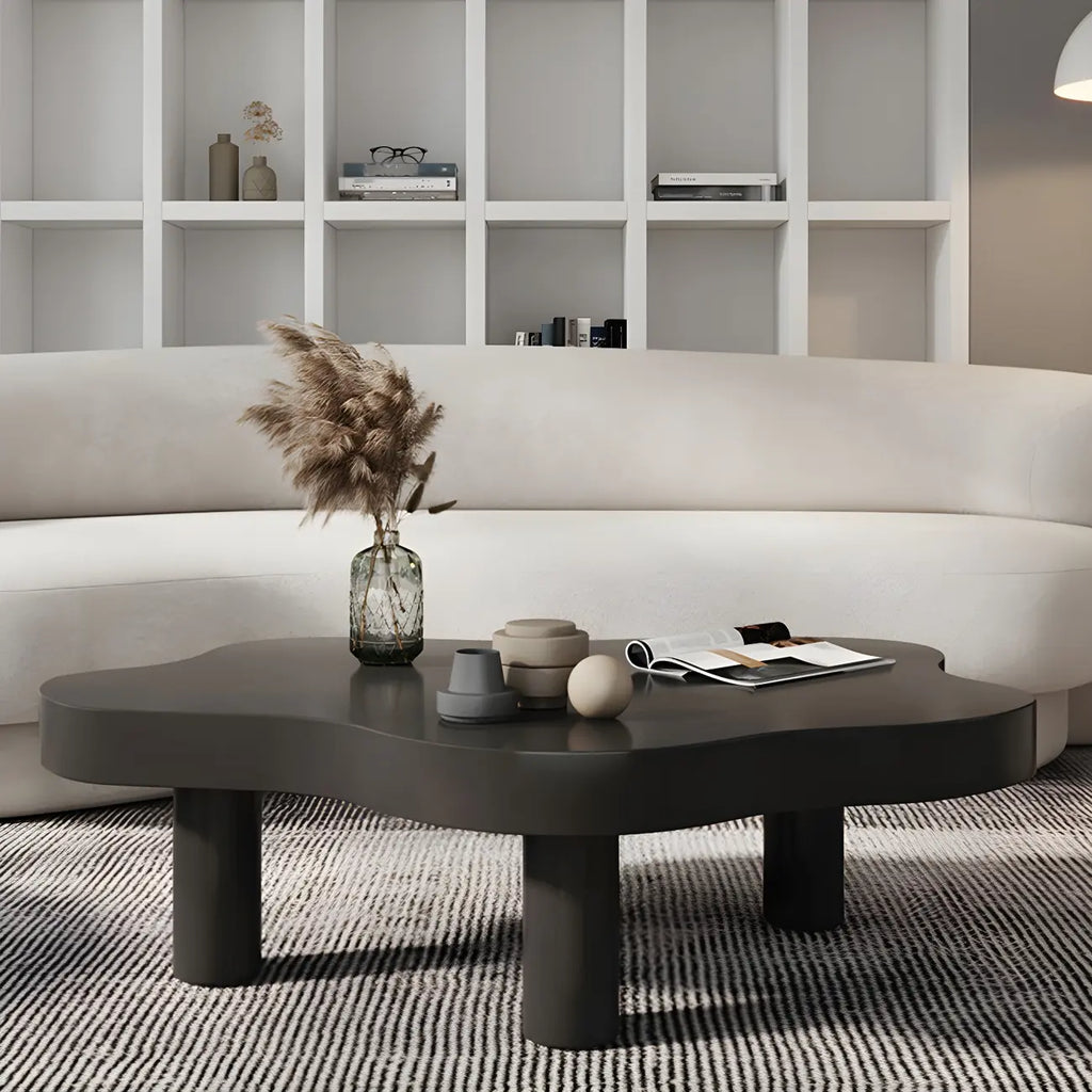 Table basse en pin naturel en forme de nuage avec 3 pieds