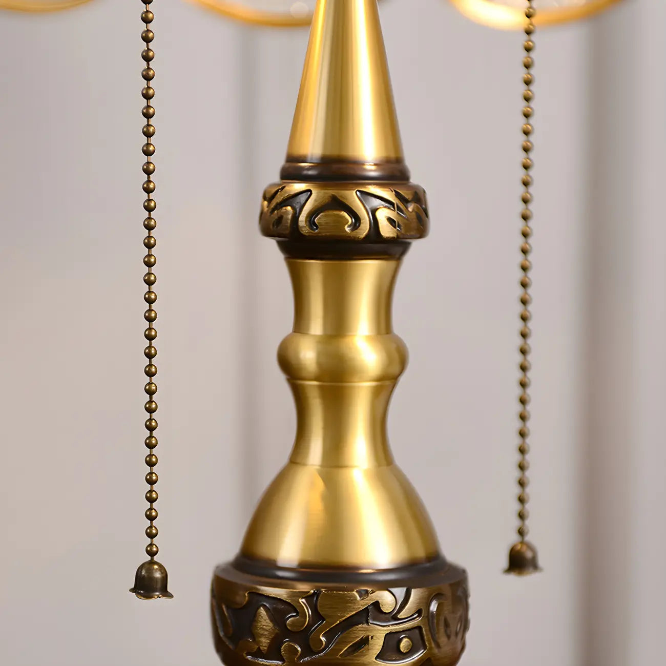 Lampe de table Nordic Dome en verre dépoli avec base en laiton