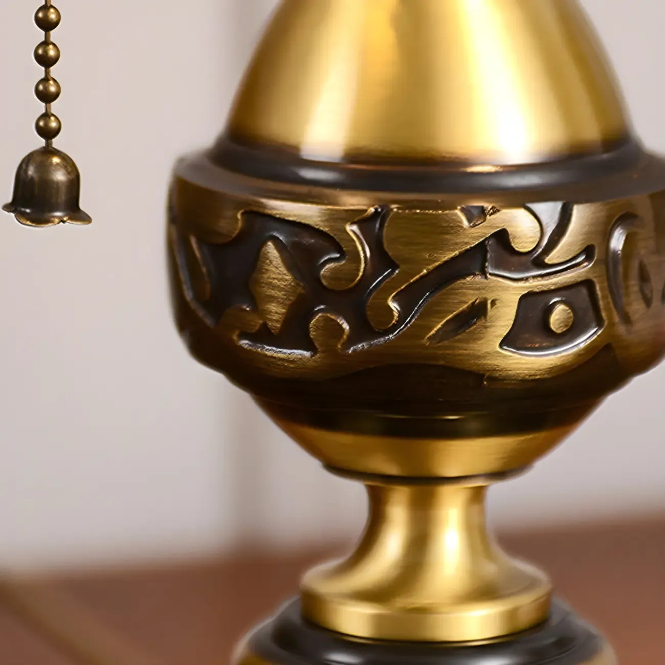 Lampe de table Nordic Dome en verre dépoli avec base en laiton