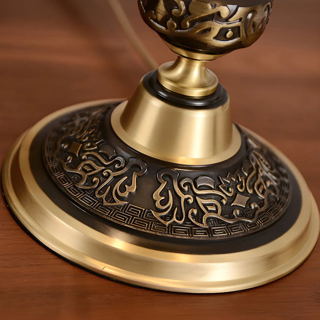 Lampe de table Nordic Dome en verre dépoli avec base en laiton