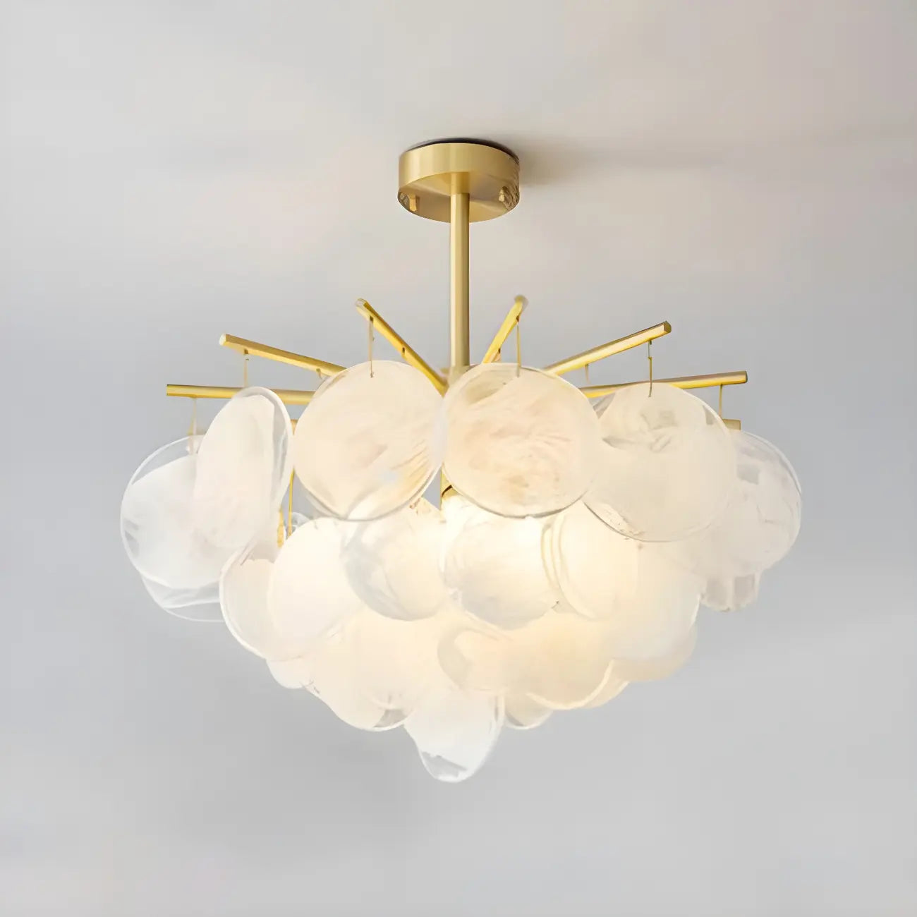 Lustre moderne en métal et verre à ambiance tamisée