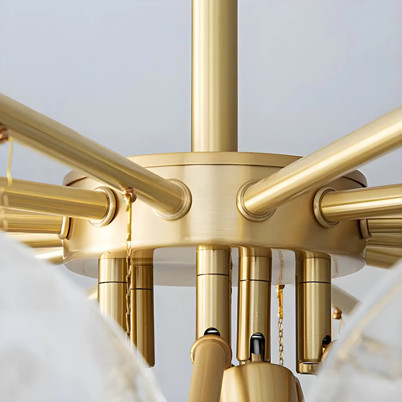 Lustre moderne en métal et verre à ambiance tamisée