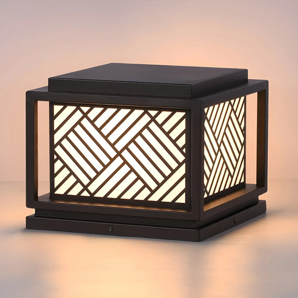 Lampe de poteau en métal cubique avec abat-jour à motif géométrique