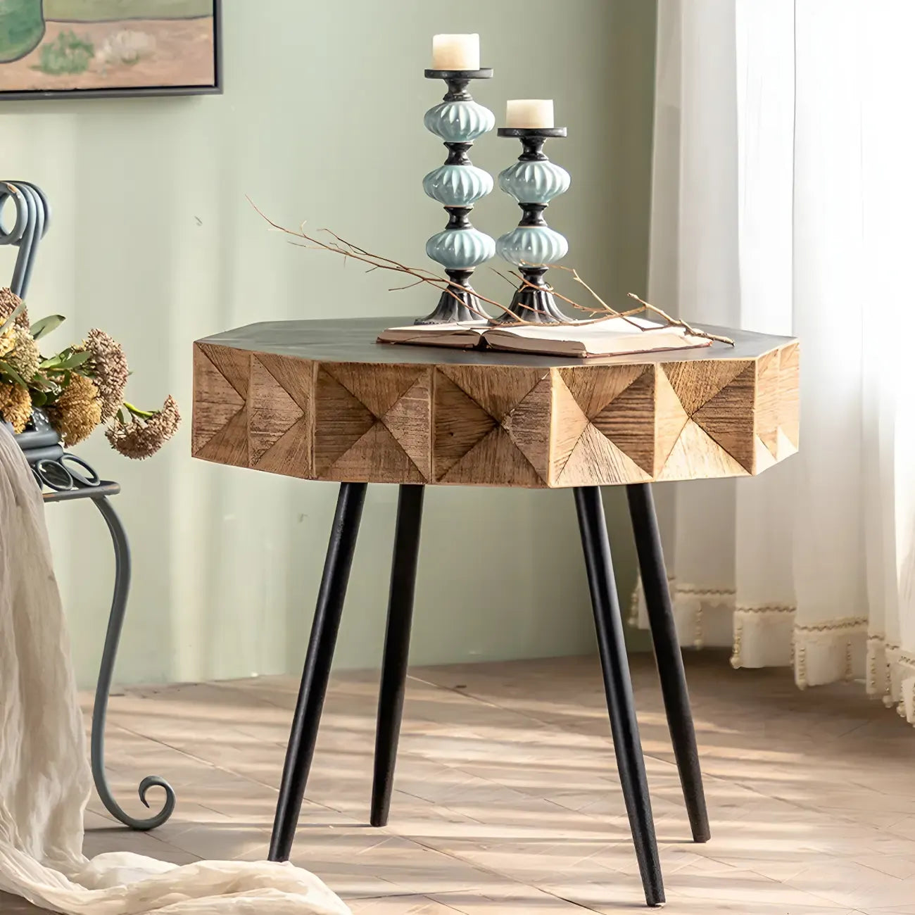 Table d'appoint élégante en bois géométrique