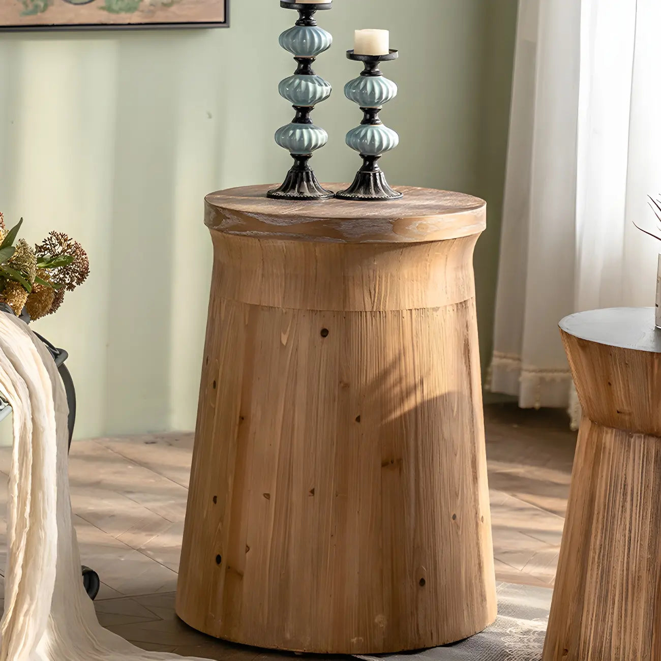Table d'appoint élégante en bois géométrique