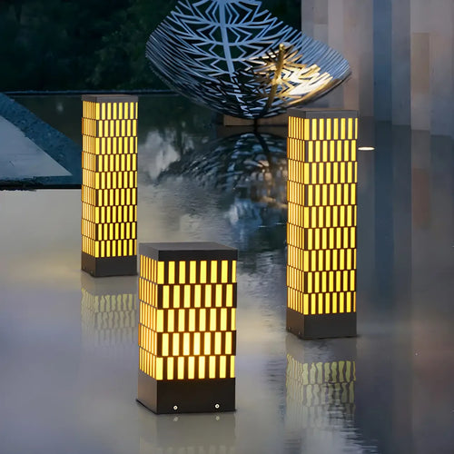 Culot de lampe rectangulaire à grille métallique noire et éclairage chaud