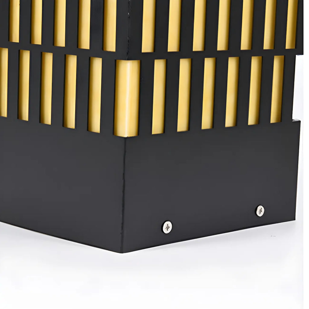 Culot de lampe rectangulaire à grille métallique noire et éclairage chaud