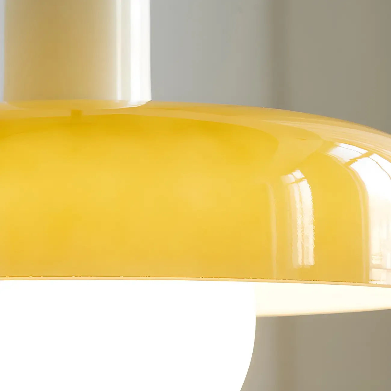 Suspension moderne avec abat-jour en verre coloré