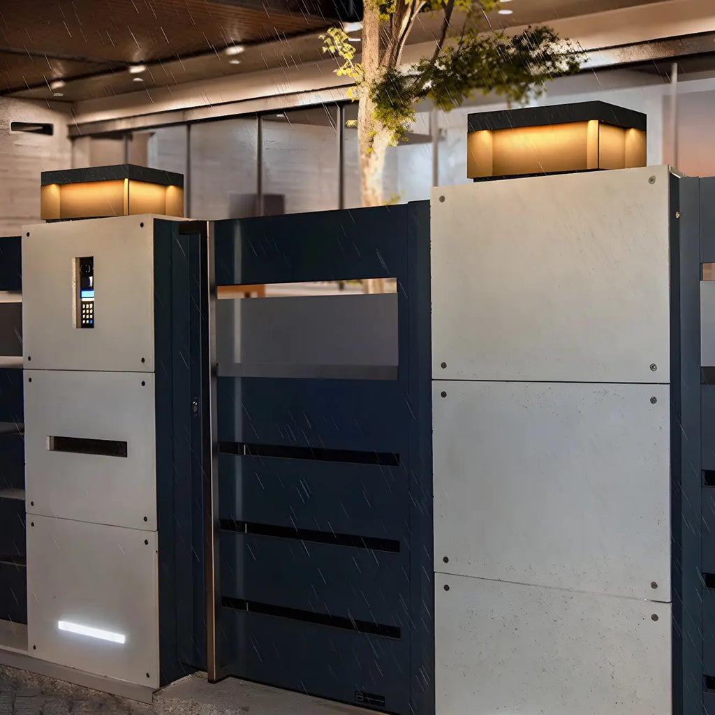 Lampes solaires carrées noires à lumière chaude pour poteaux extérieurs