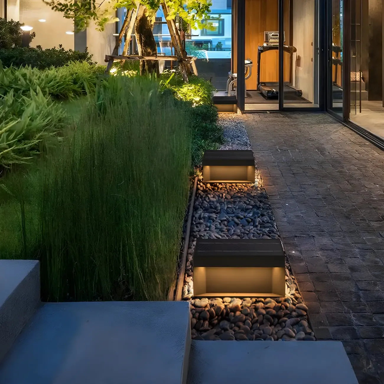 Lampes solaires carrées noires à lumière chaude pour poteaux extérieurs