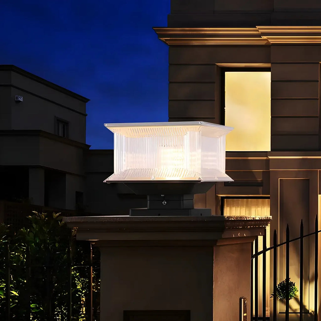 Lampadaires solaires d'extérieur modernes à abat-jour transparent géométrique.