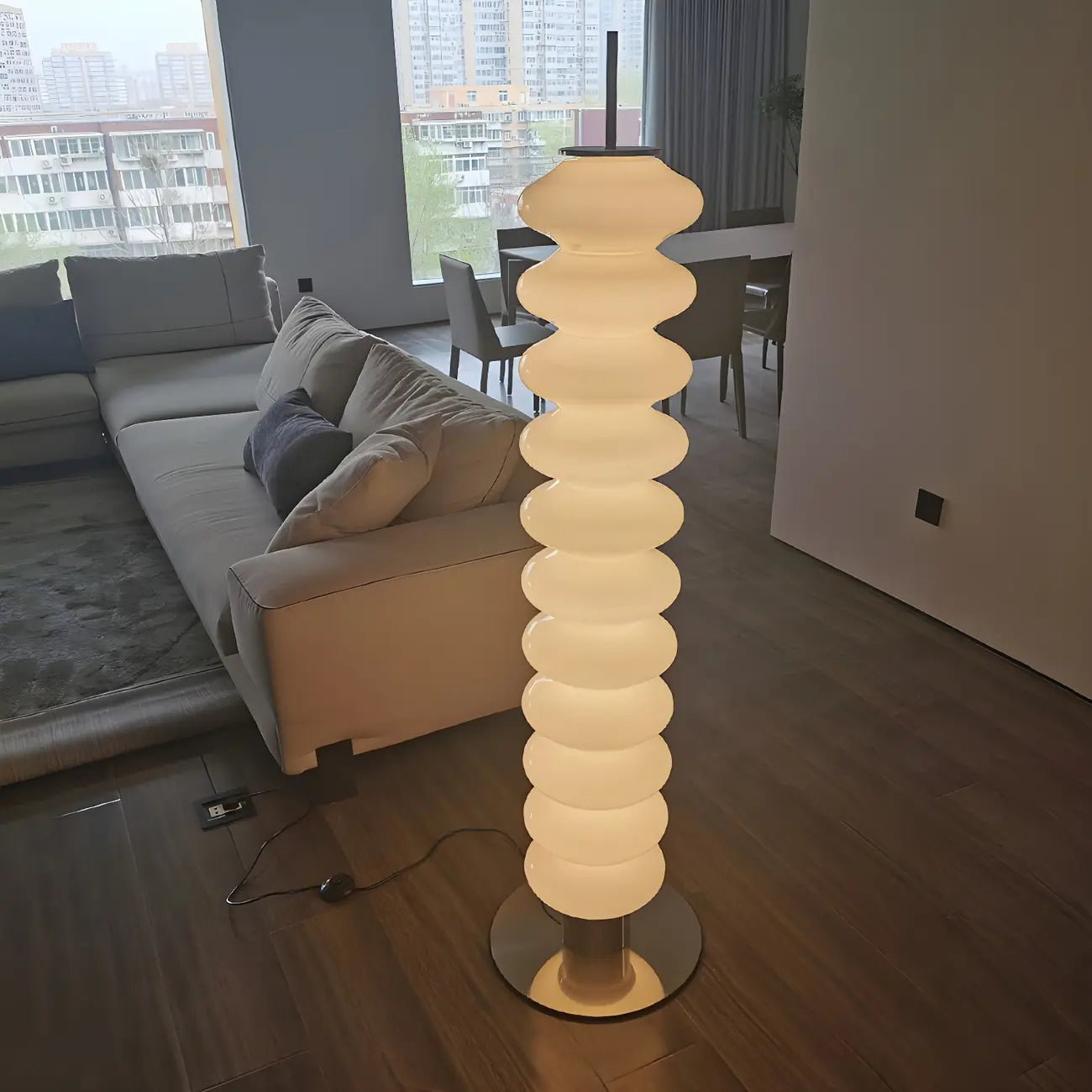 Lampadaire en verre et LED blanc sur pied pour la décoration du salon