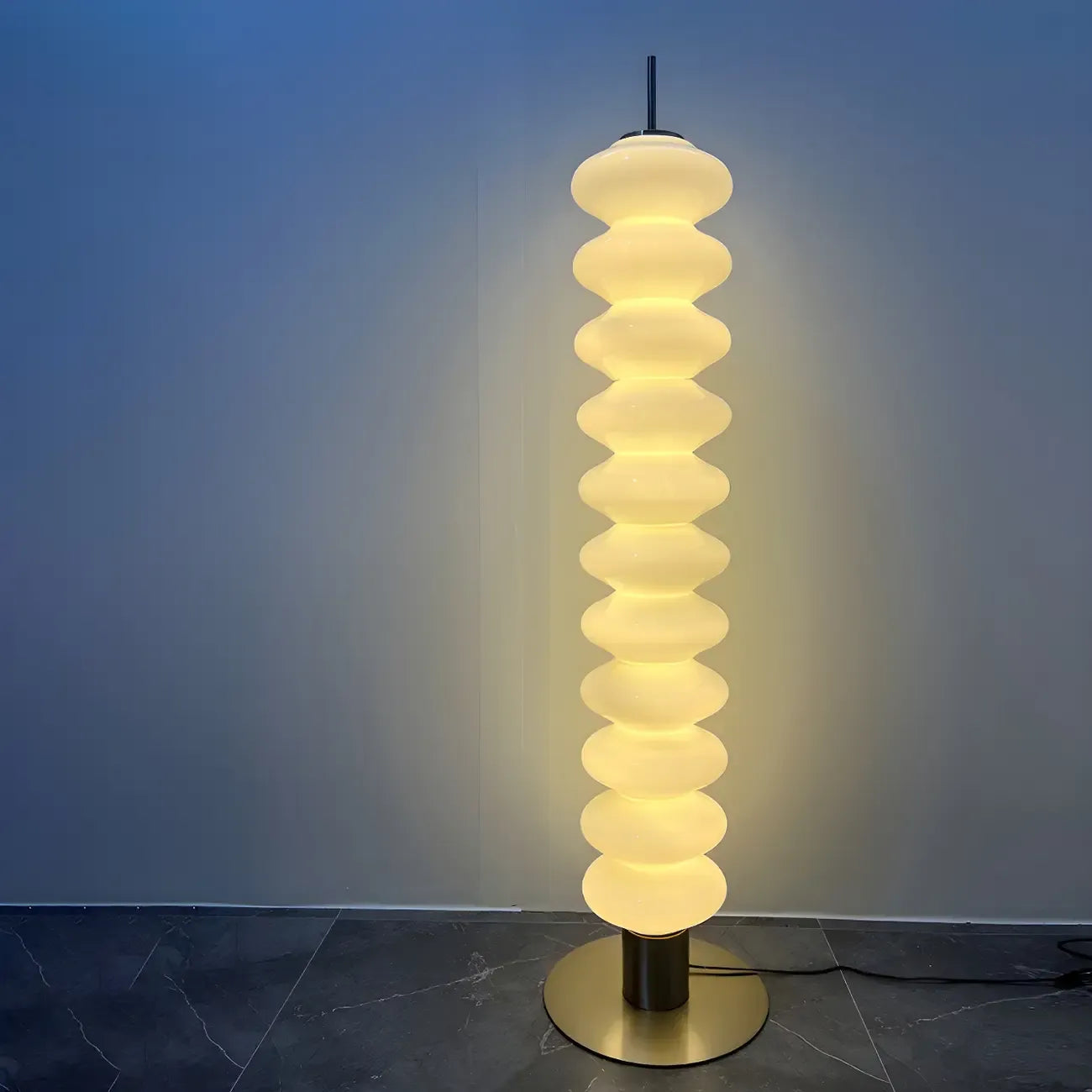 Lampadaire en verre et LED blanc sur pied pour la décoration du salon