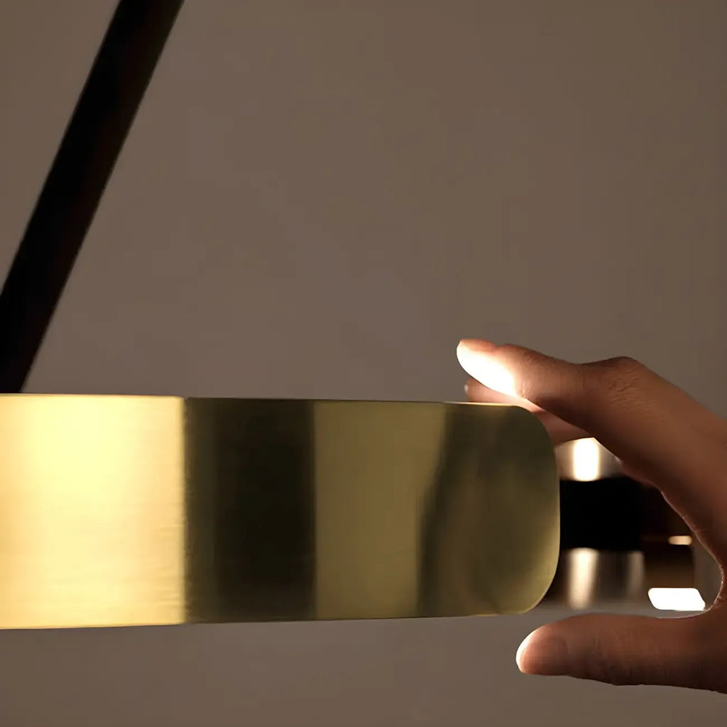 Lampadaire LED arqué doré avec anneau métallique et variateur,