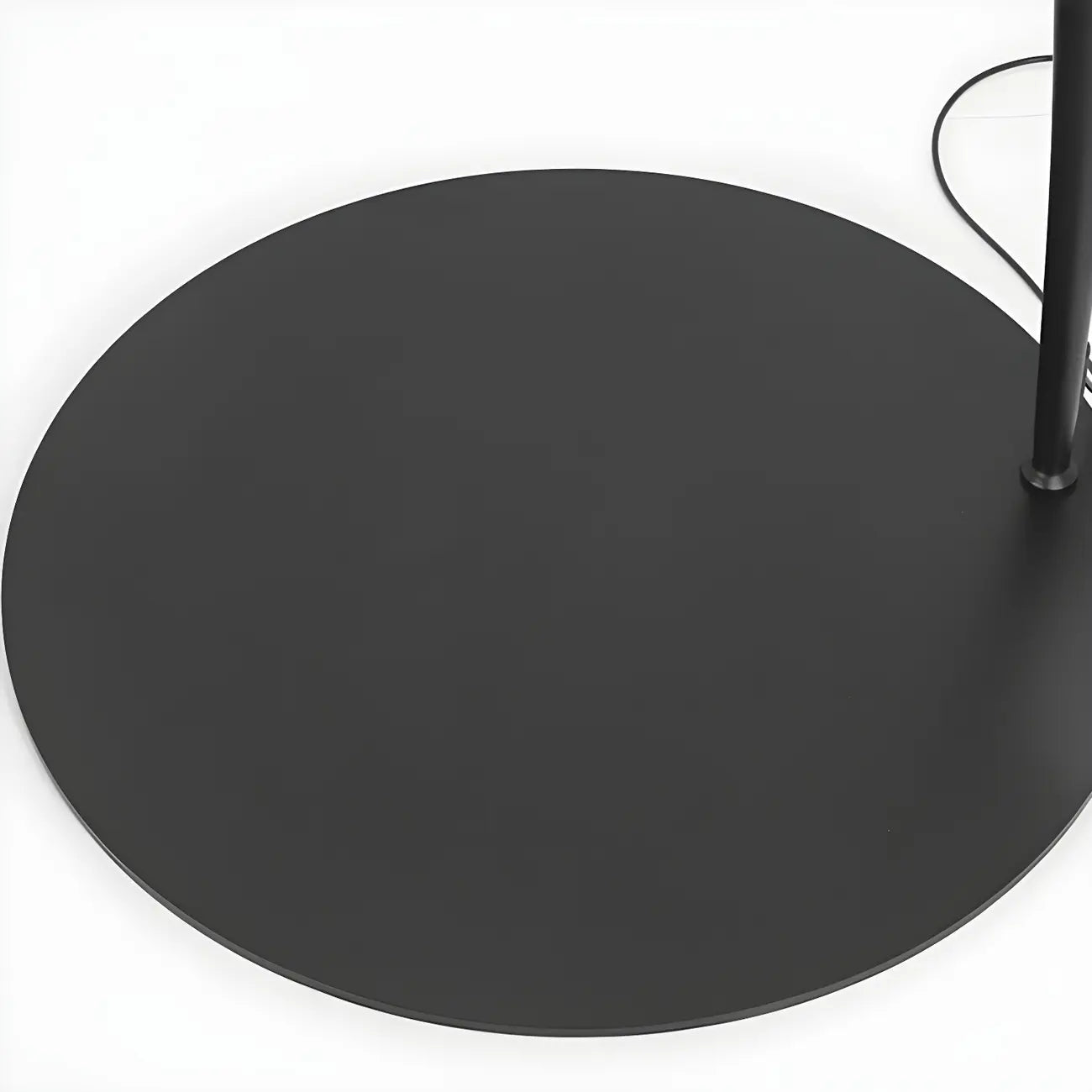 Lampadaire LED arqué doré avec anneau métallique et variateur,