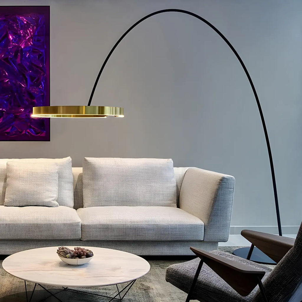 Lampadaire LED arqué doré avec anneau métallique et variateur,