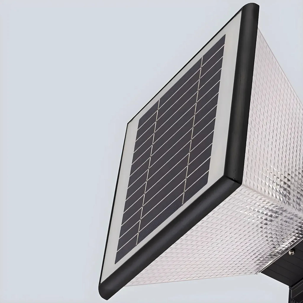 Lampadaires d'extérieur pyramidaux modernes à texture noire.